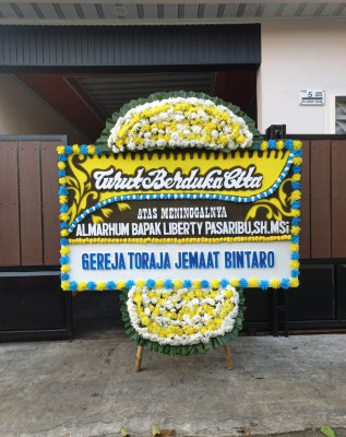 Papan Bunga Duka di Gunungkaramat
