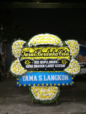 Papan Bunga Duka di Gunungkaramat